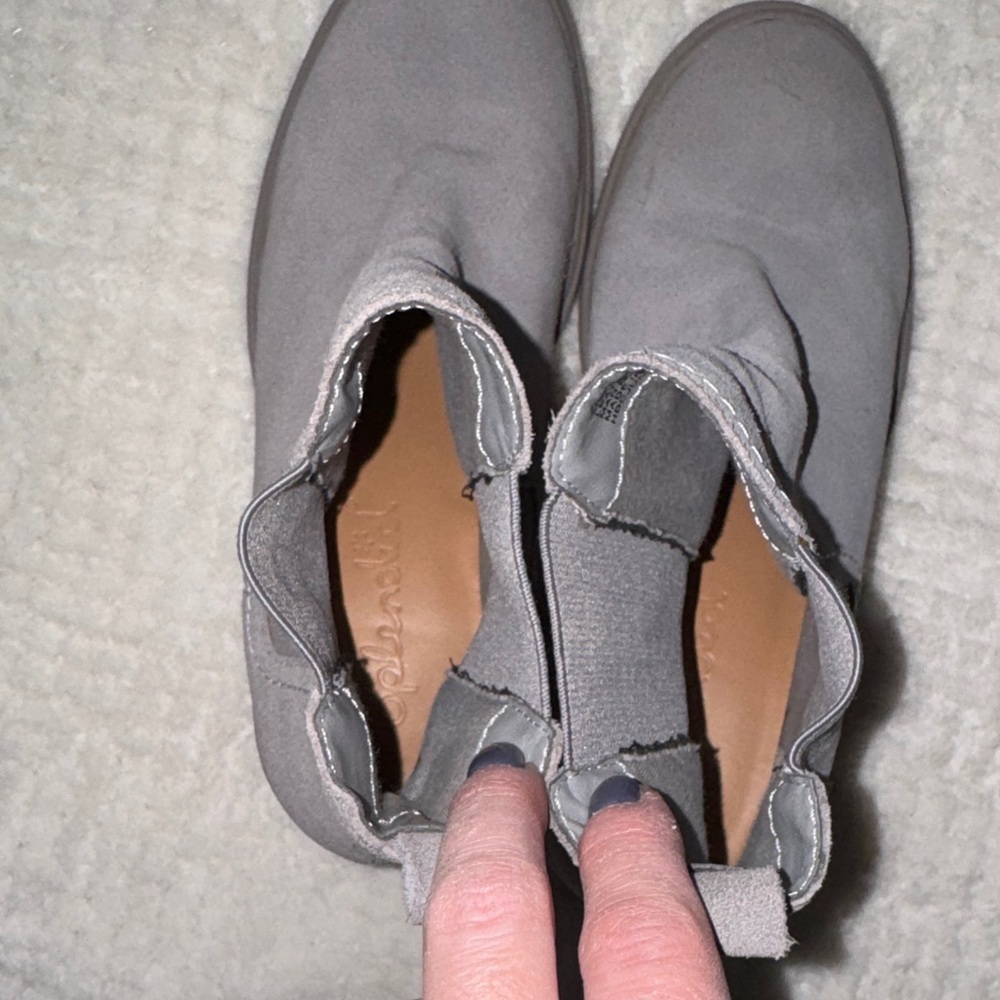 ✨ EUC Splendid Gray Suede Chelsea Ankle Boots – Women’s Size 7 ✨ - Picture 7 of 10